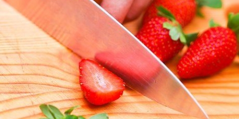 Een eenvoudige aardbeiensmoothie maak