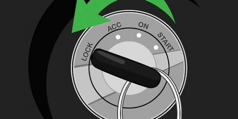 Een geblokkeerde cd uit 'n autoradio met cd speler verwyder