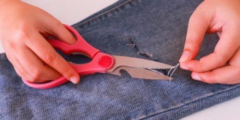 Hoe om 'n geskeurde jeans reg te maak