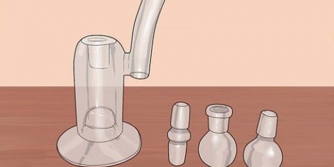 Maak 'n glas bong skoon