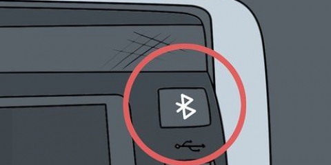 Een iphone gekoppel op 'n autoradio