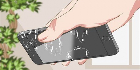 Hoe om 'n waterbeskadigde iphone reg te stel
