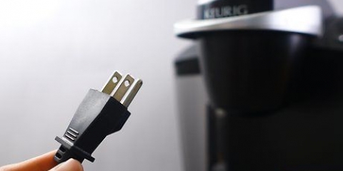 Die skoonmaak van 'n keurig-koffiemaker met asyn