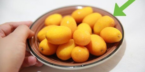 Een kumquat eten