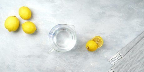 Maak 'n mikrogolfoond skoon met 'n suurlemoen