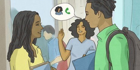 Vra 'n meisie vir haar vriendin se telefoonnommer (wat om te sê om jou kanse te verbeter)