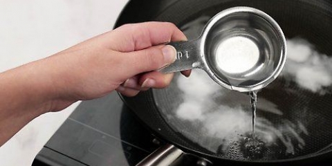 Smeer 'n kleefvrye pan weer