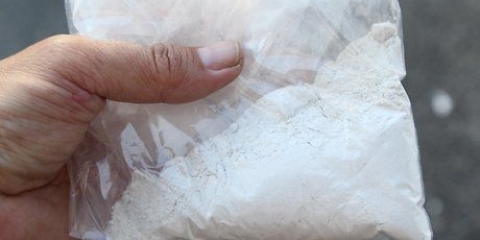Maak 'n rookbom met huishoudelike materiaal