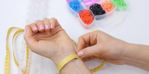 Maak 'n visgraatarmband van rainbow loom-elastiese bande