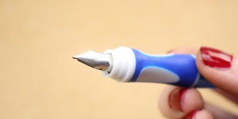 Met behulp van 'n vulpen