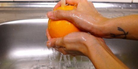 Etheriese olie extraheren van fruitschillen