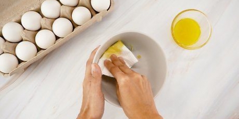 Berei hardgekookte eiers in die mikrogolfoond