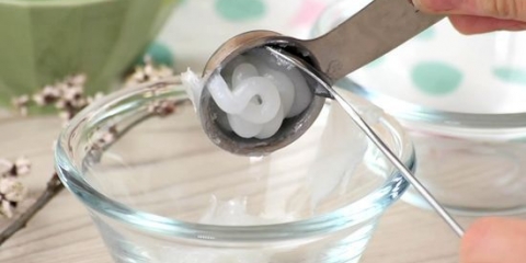 Maak lipglans met vaseline