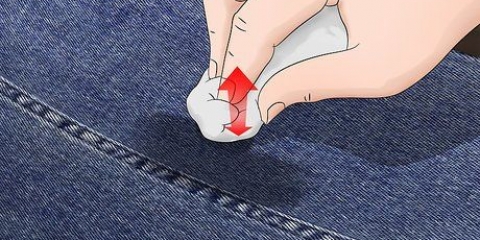 Hoe om olievlekke van jeans te verwyder