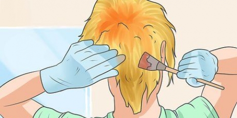 Korrigeer oranje haarwortels wanneer jy jou hare bleik