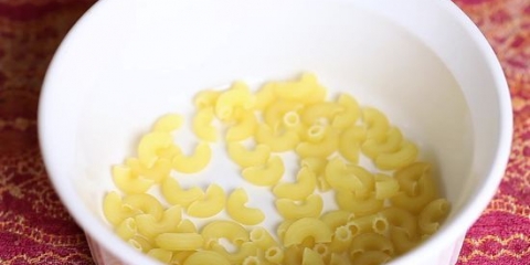 Pasta klaarmaak in die magnetron