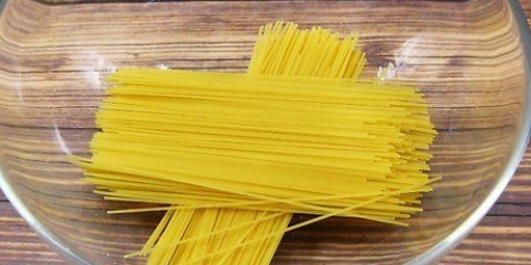 Pasta opwarmen in die mikrogolfoond