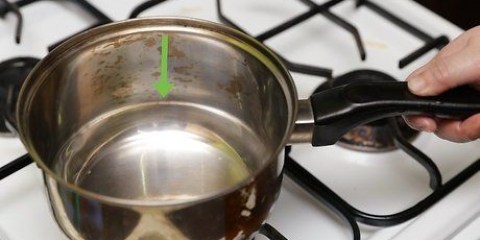 Maak suikerpasta vir haarverwydering van jou liggaam