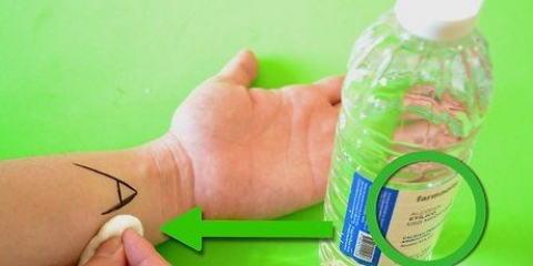 Verwyder waterdigte ink uit jou vel