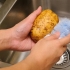 Aardappelen koken in 'n snelkookpan