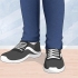 Dra jeans met tekkies