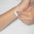 Versteek 'n tatoeëermerk met grimering