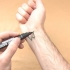 Hoe om 'n tydelike tatoeëermerk met 'n highlighter te maak