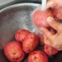 Rode aardappelen klaarmaak